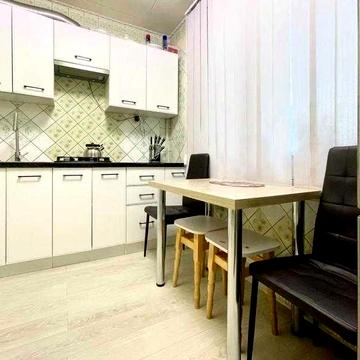 Продам 2 комнатную квартиру, трк Украина