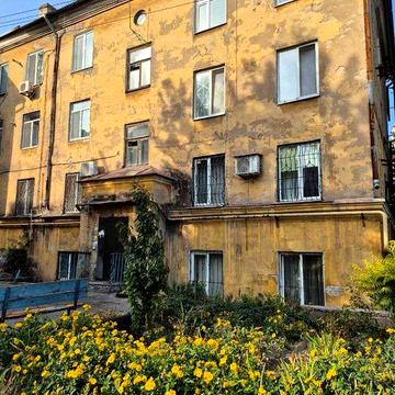 Продам 2-х кімнатну сталінку в центрі