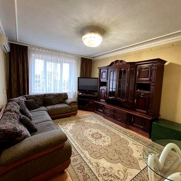 Трикімнатна, початок вул. Скальда