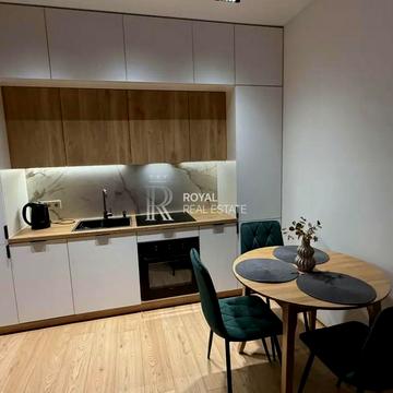 Салютна вул., 2-Б