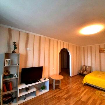 Сдам свою одноком. квартиру в центре помесячно или до лета