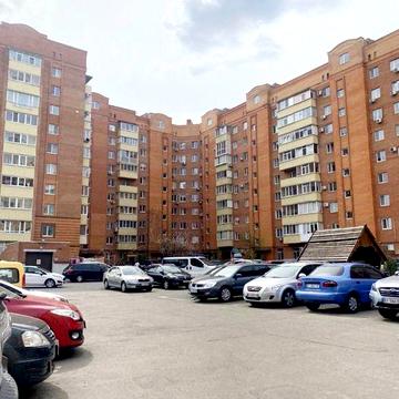 Велика 1к.кв. в новобудові з паркінгом та закритою територією.