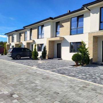 Продаж Таунхаусу в ближньому Минаі ,з центр. комунікаціями