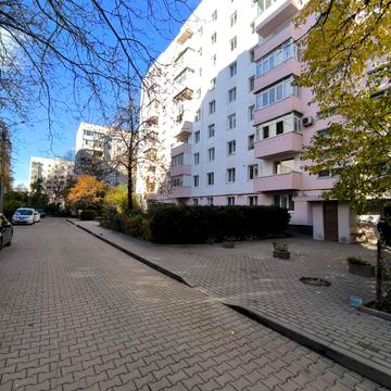 Героїв Крут бульв. (Героїв Сталінграду), 16