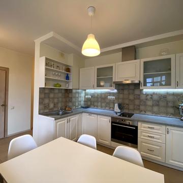 Феодосійська вул., 1