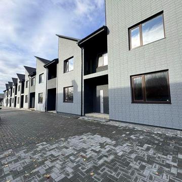 Продаж сучасного Таунхаусу