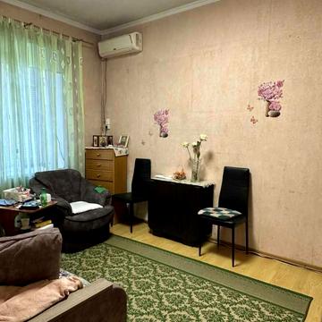 Стрітенська вул. (Комсомольська), 44