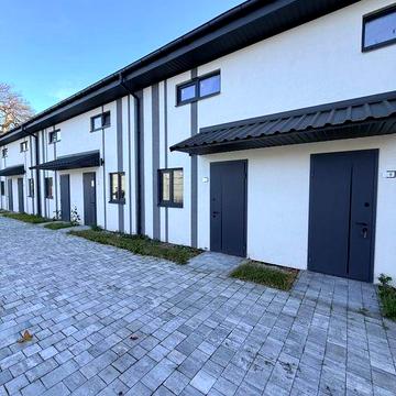 Продам Чудовий Таун з Наповенням. Розвинена Локація. Оформлення 2%