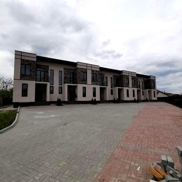 таун/дом в с. Гатное, начало, пешком к метро Теремки