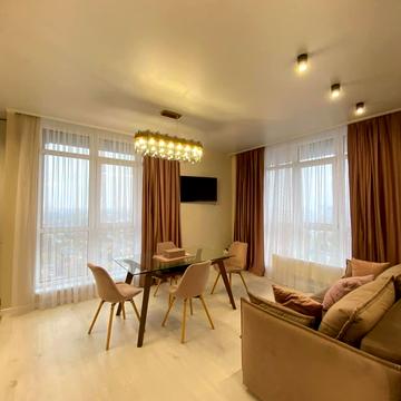 Академіка Філатова вул., 2/2