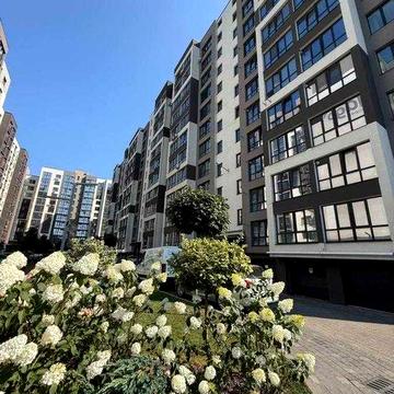 Двостороння 1-к в зданому будинку