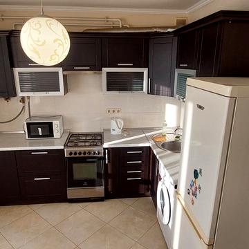 Євгена Коновальця вул., 124А