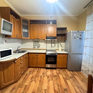 Анни Ахматової вул., 31