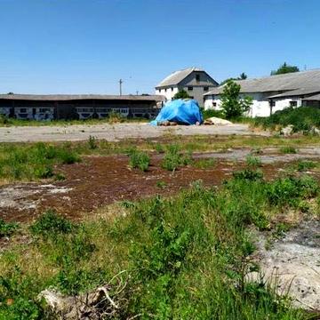 Продаж промислової нерухомості з артезіанською свердловиною/Ферма