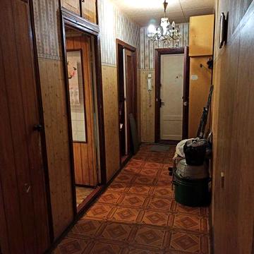 Продам 3-х комнатную квартиру . Под ремонт.