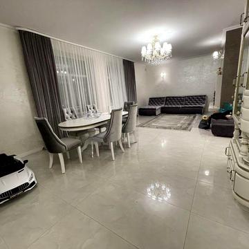 Сучасний, новий облаштований Будинок , стан люкс