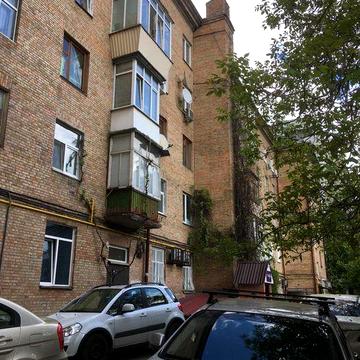 Продається двокімнатна квартира на Печерську.