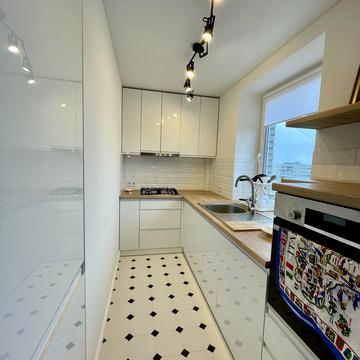 Симона Петлюри вул. (), 4