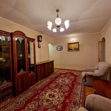 Дарницька вул., 7