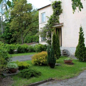 Будинок між двома парками