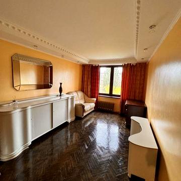 Продається 2-кімнатна квартира з якісним ремонтом у центрі Русанівки