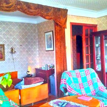 Сталінка 125 м2 метро Дарниця 3 хвилини пішкі.