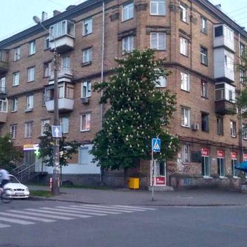 Сталінка 125 м2 метро Дарниця 3 хвилини пішкі.