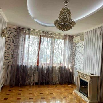 Продаж трикімнатної квартири ЖК "Вікторія"