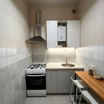 Шептицьких вул., 42