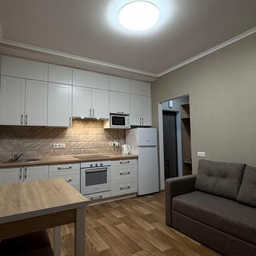 Салютна вул., 2а