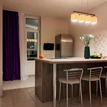 Орендувати квартиру Ахматовой 34, 53м2. Ліфт працюе завжди. Генератор