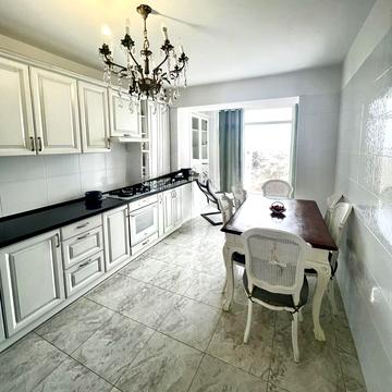 Віктора Йови вул., 3