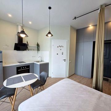 Долгосрочно квартира -смарт с балконом   на Гераневой ЖК Пространство