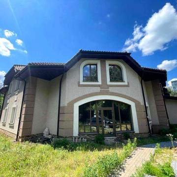 Продаж 2 поверхового будинку 10.5 сотки, 1049 кв. м,на вул. Піхотна 4А