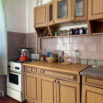 Продаю 3 кімнатну  велику чешку на 3му поверсі (військове містечко)