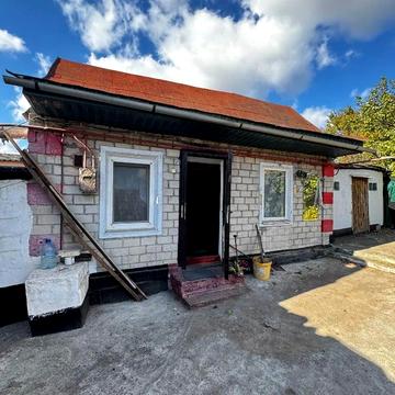 Новошкільна вул., 28