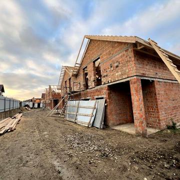 Продається будинок-дуплекс на Мальованці - 10 хвилин від Центру