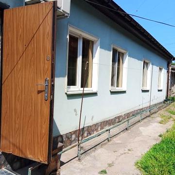 Тараса Кузьміна вул., 49