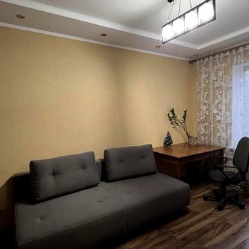 Європейського Союзу просп. (Правди), 10