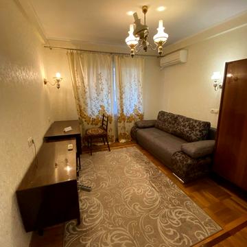 Дегтярівська вул., 10