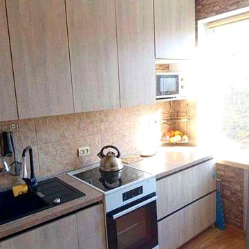 Продається затишна 2-кімнатна вул. Наукова