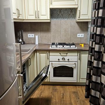 Дмитрівська вул., 96-98