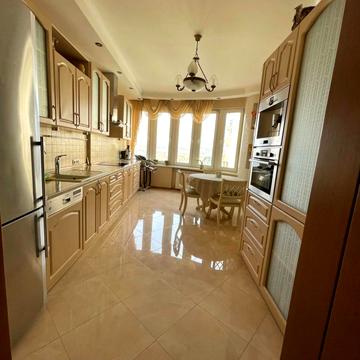 Дніпровська набережна вул., 23