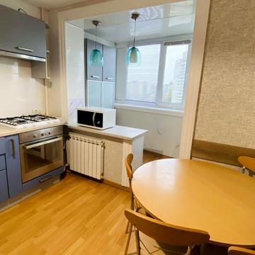 Братиславська вул., 22