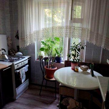 2-р.кв. 50 кв.м вул.Р.Ратушного( Волгоградська)  35а .