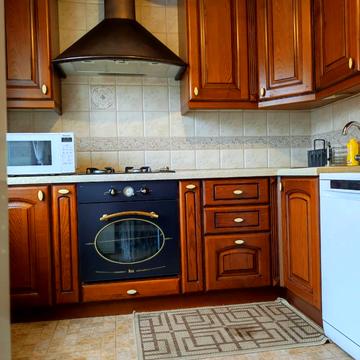 Чарівна вул., 125