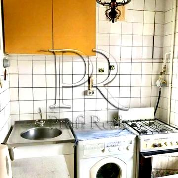 Павла Тичини просп., 21