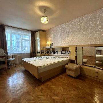 Чеська вул., 4