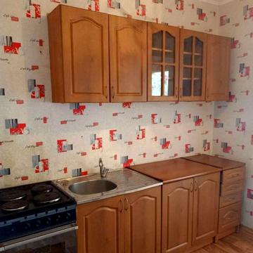 Середня вул., 24