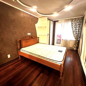 Оболонська пл. (Дружби Народів СРСР), 1